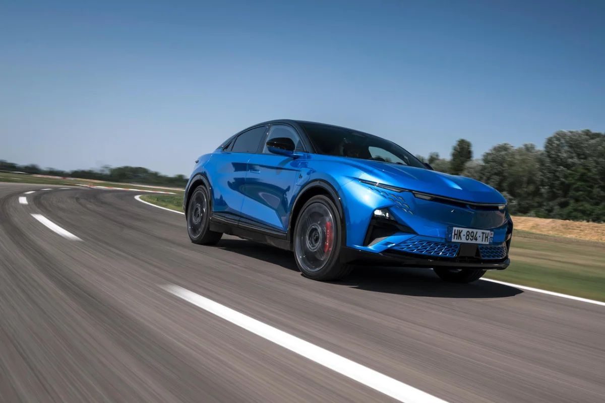 Prix, fiche technique, autonomie, essai : voici notre avis sur la nouvelle Alpine A390 GTS, testée sur route et sur circuit.
