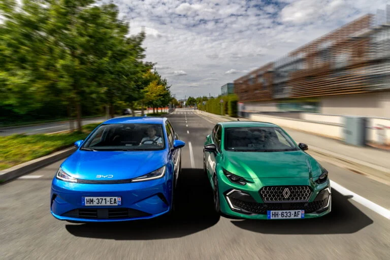 Prix, fiche technique et essais comparés : retrouvez notre match entre la BYD Dolphin G DM-i et la Renault Clio E-Tech.