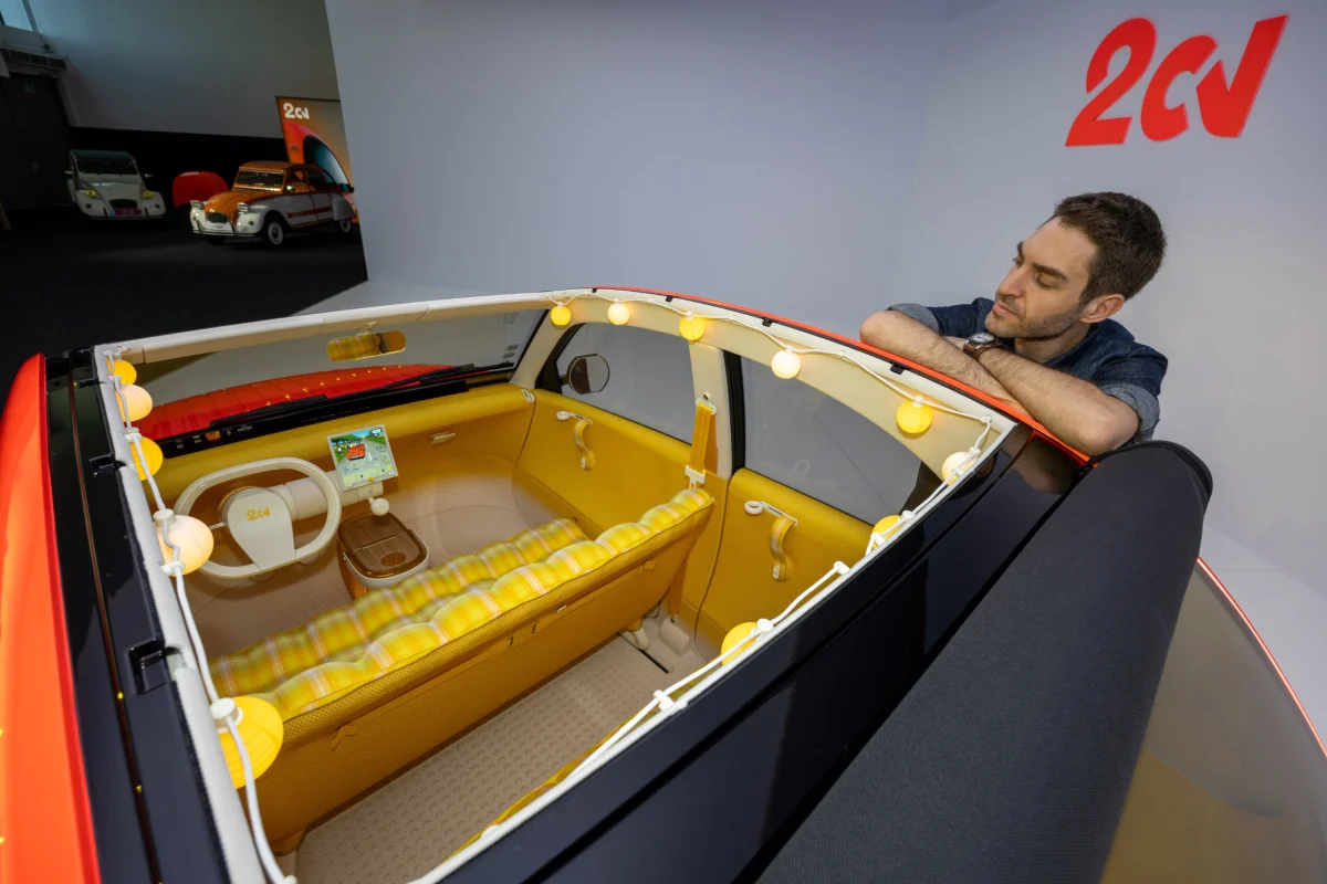 Overview of the concept's interior with retro touches.