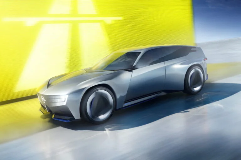 Opel STX Concept (2026). Un break sportif et aérodynamique pour annoncer les futures Opel