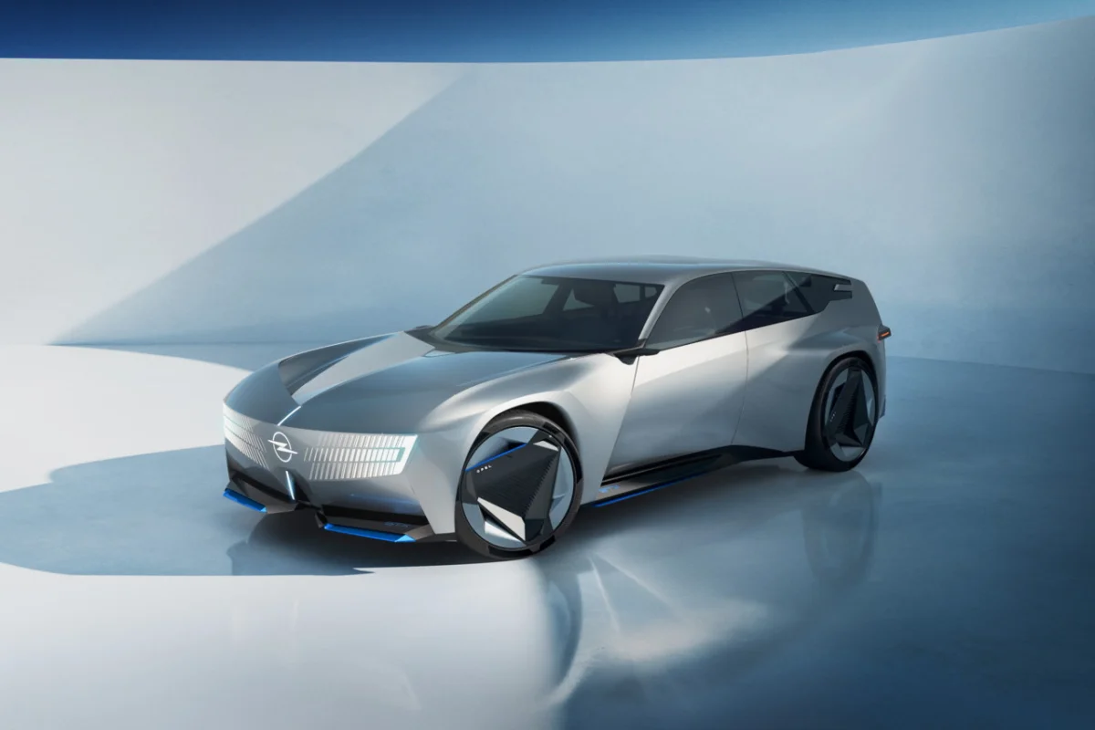 Le STX Concept annonce certains éléments de design que l'on pourra retrouver sur les futurs modèles d'Opel.