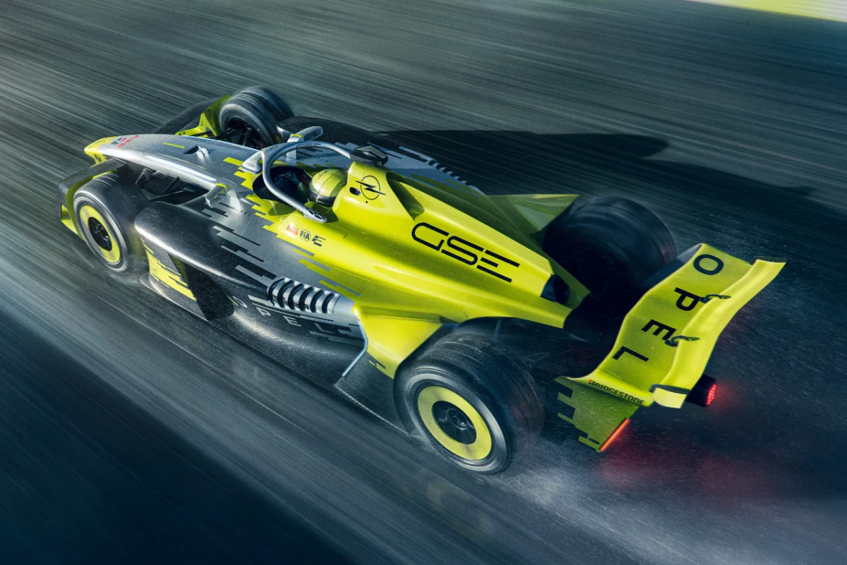 Le Mondial de Paris est l'occasion de découvrir la livrée définitive de la GSE 27FE qu'Opel engage dans le championnat de Formule E 2026-2027.
