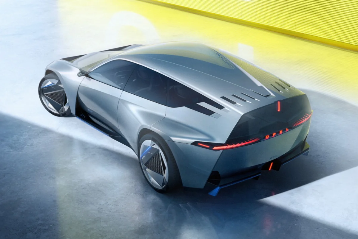 L'Opel STX Concept est un véhicule 100 % électrique à transmission intégrale capable de passer les 200 km/h.