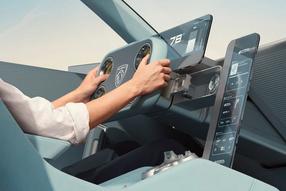 L'emploi de la nouvelle plate-forme STLA One lui permet de s'équiper des technologies « X-by-Wire » de Peugeot remplaçant les liaisons physiques par une connexion électronique.