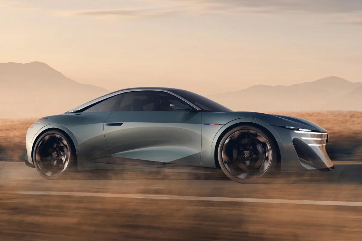 Le RCZ Vision reprend la physionomie, le « bubble roof » et les arches de toit marquées du coupé RCZ.