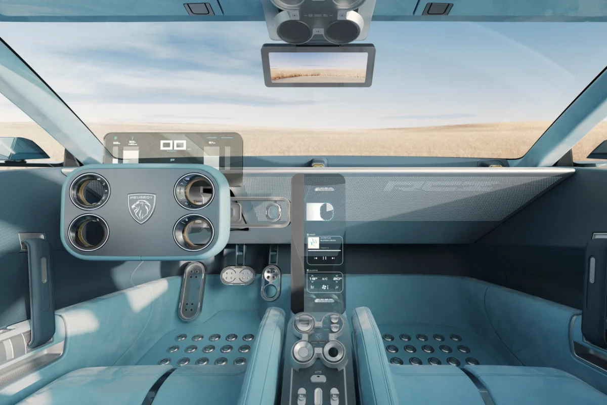 Le RCZ Vision hérite de la future génération de i-Cockpit équipée du volant rectangulaire Hypersquare dans la version de série qui équipera la future e-208. Deux écrans transparents MicroLED font face au conducteur.