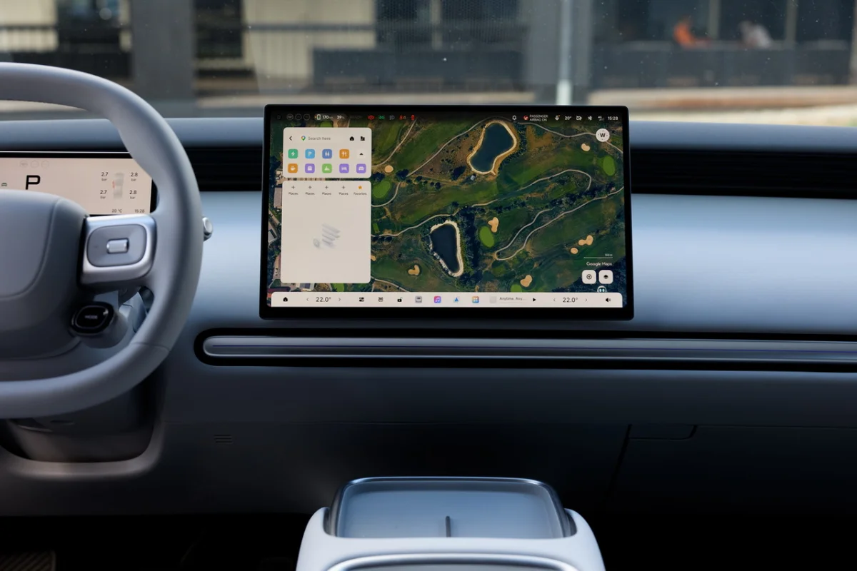 Xpeng L03 features a central touchscreen for infotainment