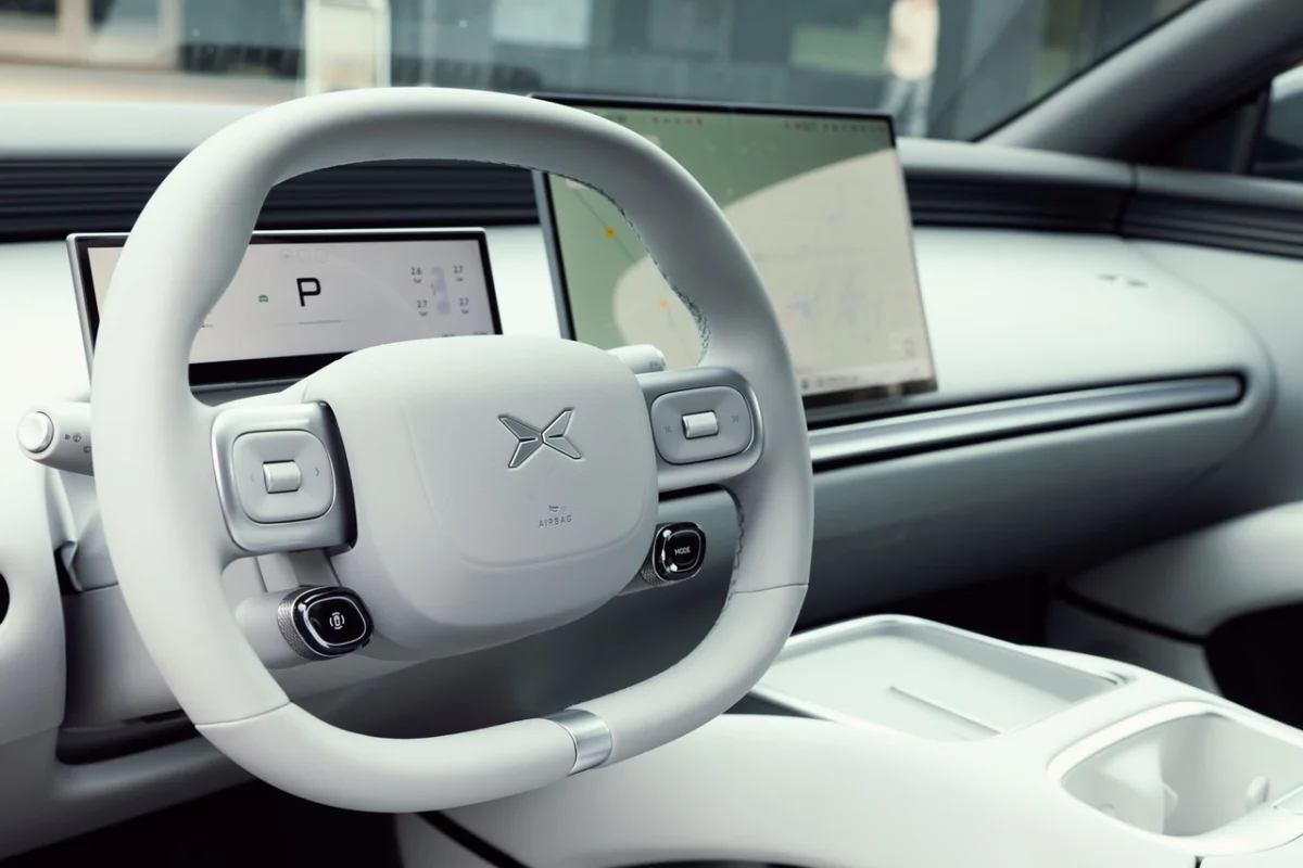 Le petit volant est presque carré ; un format que l'on rencontre de plus en plus.