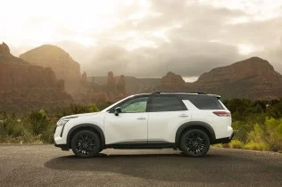 NissanPathfinderR53SpecialEdition40thAnniv 07